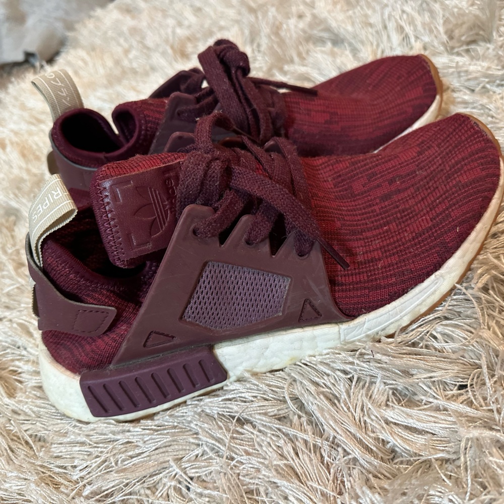 adidas NMD. SLIGHTLY USED. SIZE 7 Women’s.